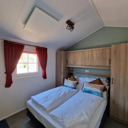 מלון Seaside-resort *